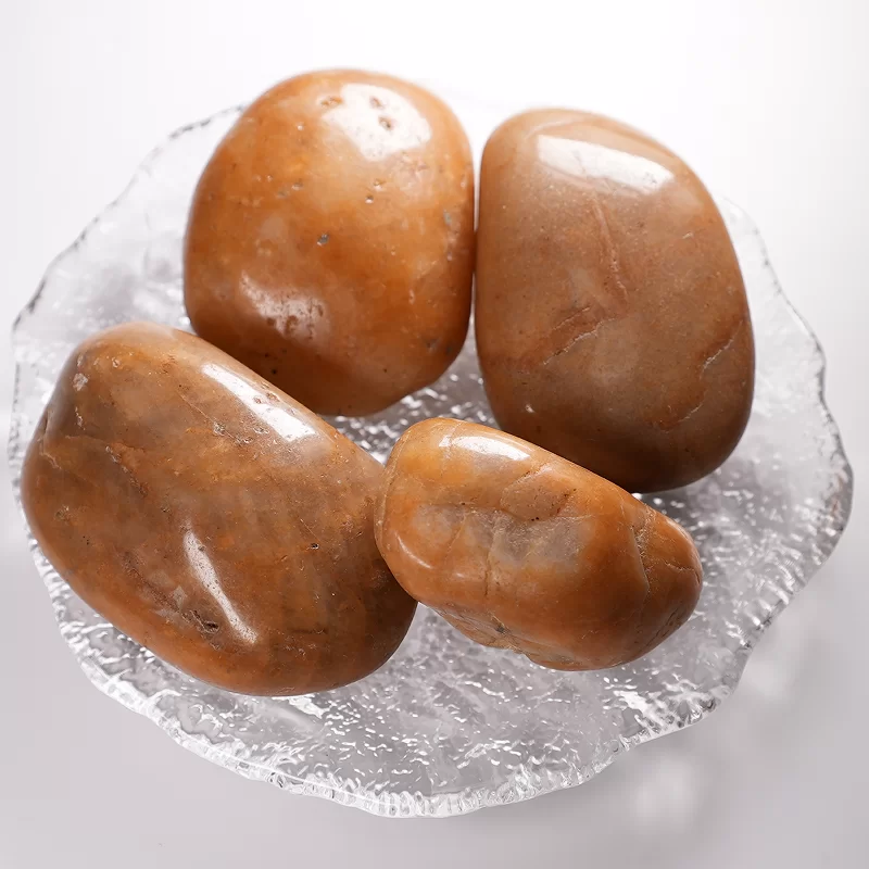 หินกรวดธรรมชาติที่มีสีสัน / ขาว / ดำ / เหลืองสำหรับการจัดสวนในสวนสาธารณะ