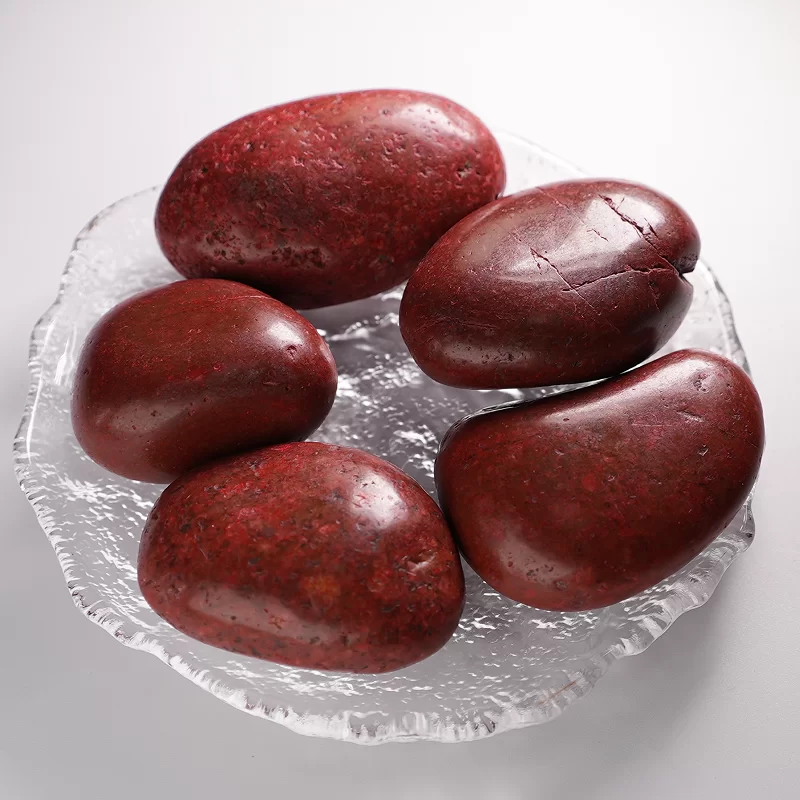 หินกรวดธรรมชาติที่มีสีสัน / ขาว / ดำ / เหลืองสำหรับการจัดสวนในสวนสาธารณะ