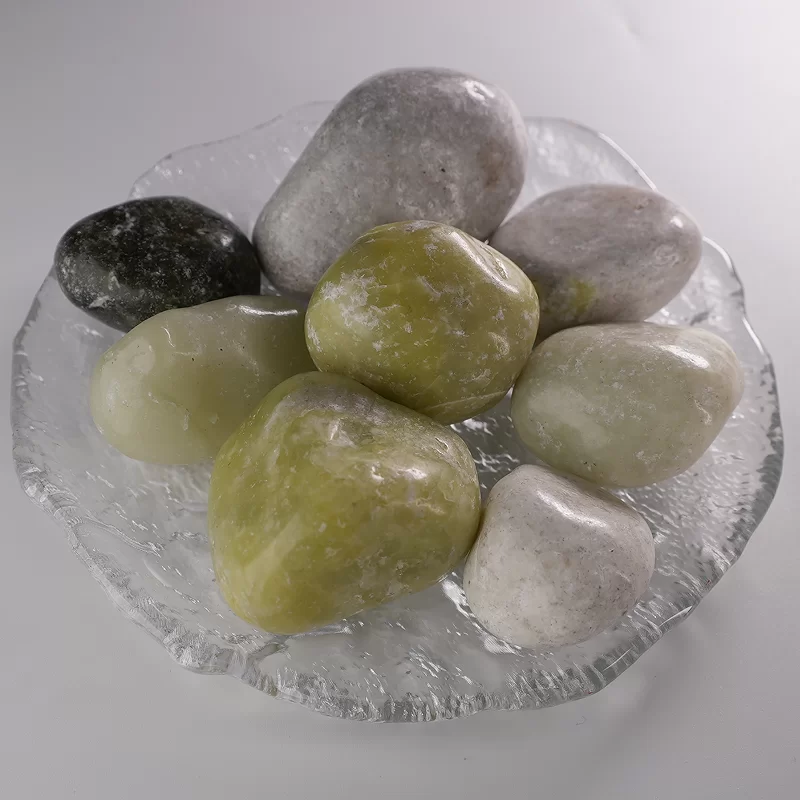 หินกรวดธรรมชาติที่มีสีสัน / ขาว / ดำ / เหลืองสำหรับการจัดสวนในสวนสาธารณะ